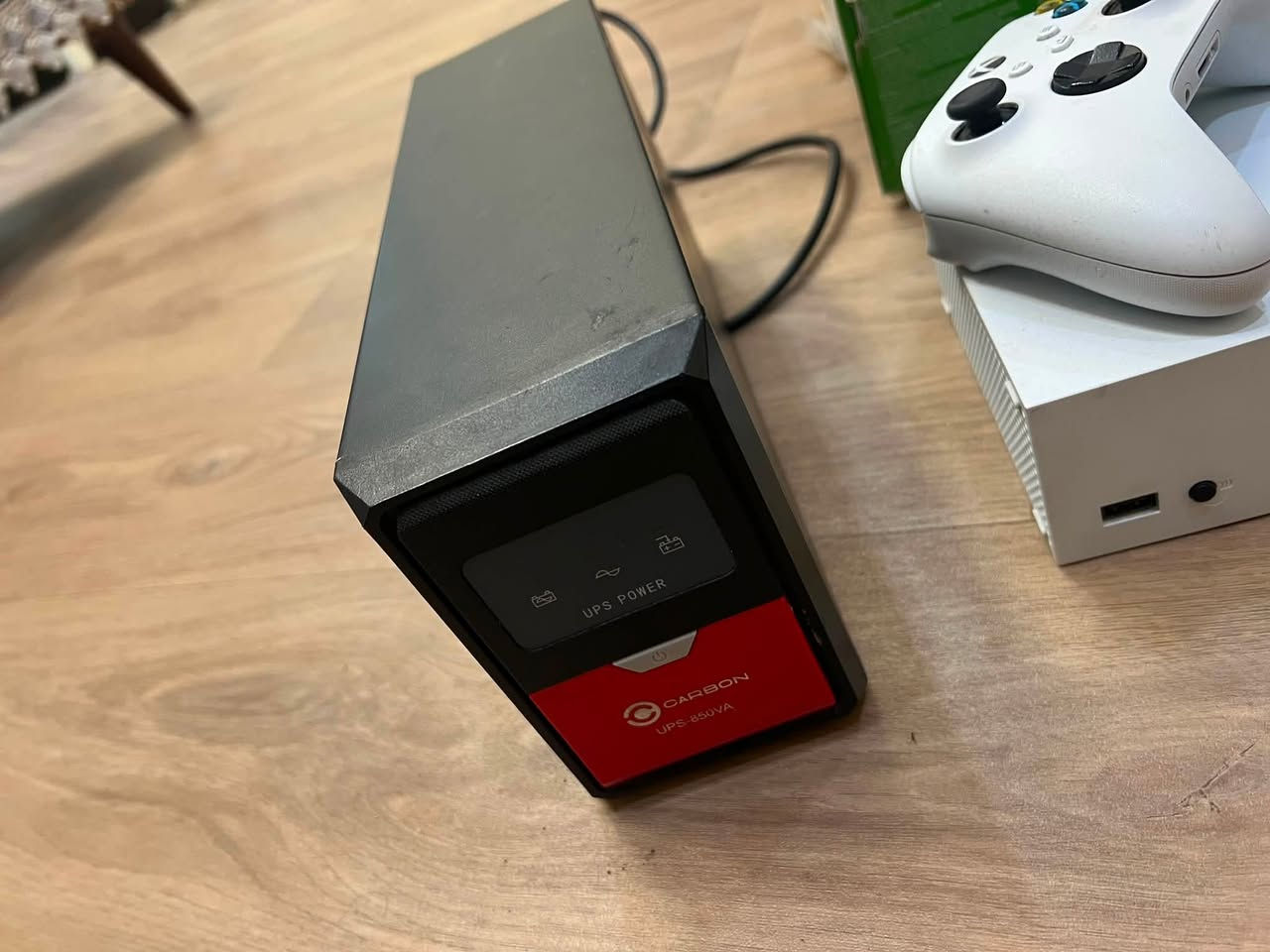 🎮🔥 سيت أب Gaming متكامل للبيع – جاهز للاستخدام فوراً 🔥🎮

إذا تدور على سيت أب كامل ومرتب وما تريد تتعب بالتجميع والشراء قطعة قطعة، هذا العرض إلك 👌🏻
نظيف جداً، استخدام شخصي، ومفحوص وجاهز للألعاب والترفيه 💯

🖥️ مواصفات الـ PC:
• المعالج: Intel Core i5-12400F – الجيل 12
• كرت الشاشة: NVIDIA RTX 3060 – 12GB
• الرام: 16GB
• التخزين: 1.67TB إجمالي، موزعة على 3 أقراص C / E / F
• النظام: Windows 11 Pro
• الكيس: أبيض Aquarium Gaming بإضاءة RGB وشكل راقي 🤍✨

🎧 الملحقات:
• شاشة صغيرة للـPC
• كيبورد + ماوس
• سماعات خارجية
• سماعة رأس Gaming
• ميز كامل للـSetup

🎮 وأيضاً ضمن العرض:
• Xbox Series S بحالة ممتازة
• 2 UPS لحماية الأجهزة من انقطاع الكهرباء، واحد منها KStar
• 5 Controllers:

* 2 أصلية
* 3 تجارية
* سماعة رأس Gaming احترافية، قيمتها تقريباً 75 ألف

🔥 يعني حرفياً سيت أب كامل ومتكامل، تاخذ كلشي وتبدي لعب مباشرة بدون ما تشتري نواقص.

💰 السعر المطلوب: 1,550,000 دينار
📍 الموقع: بغداد – الدورة
📱 للتواصل واتساب: ***********

⚠️ ملاحظة: الشاشة الكبيرة المعلقة بالحائط والظاهرة بالصور غير مشمولة بالبيع. المشمولة فقط الشاشة الصغيرة الخاصة بالـPC مع باقي الملحقات المذكورة.

📩 الجادين فقط يتواصلون، وأهلاً وسهلاً بالجميع 🤍
