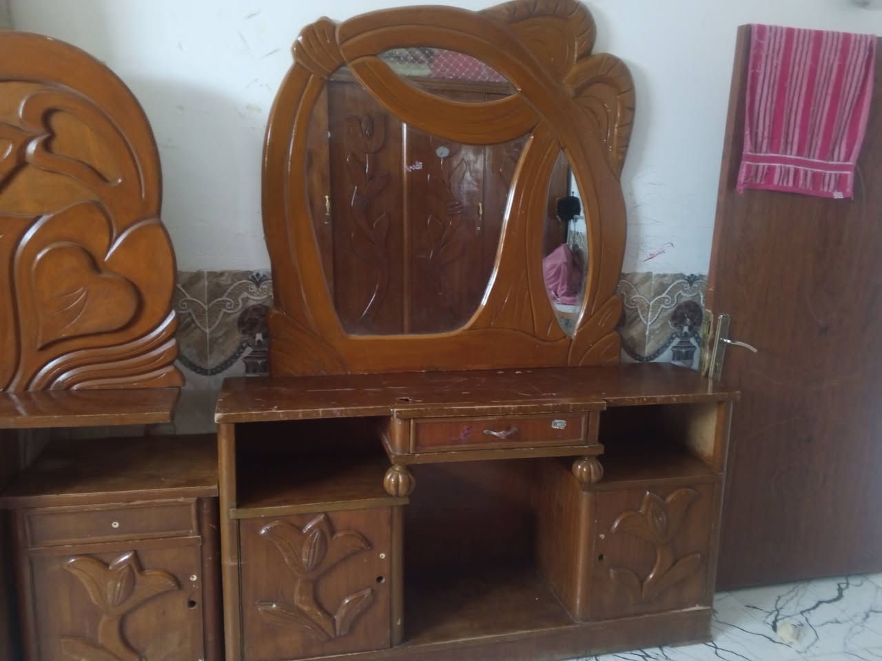 السلام عليكم غرفه نوم للبيع نضيفه صاج السعر 600 وبيهه مجال الاستفسار عله الرقم ***********
