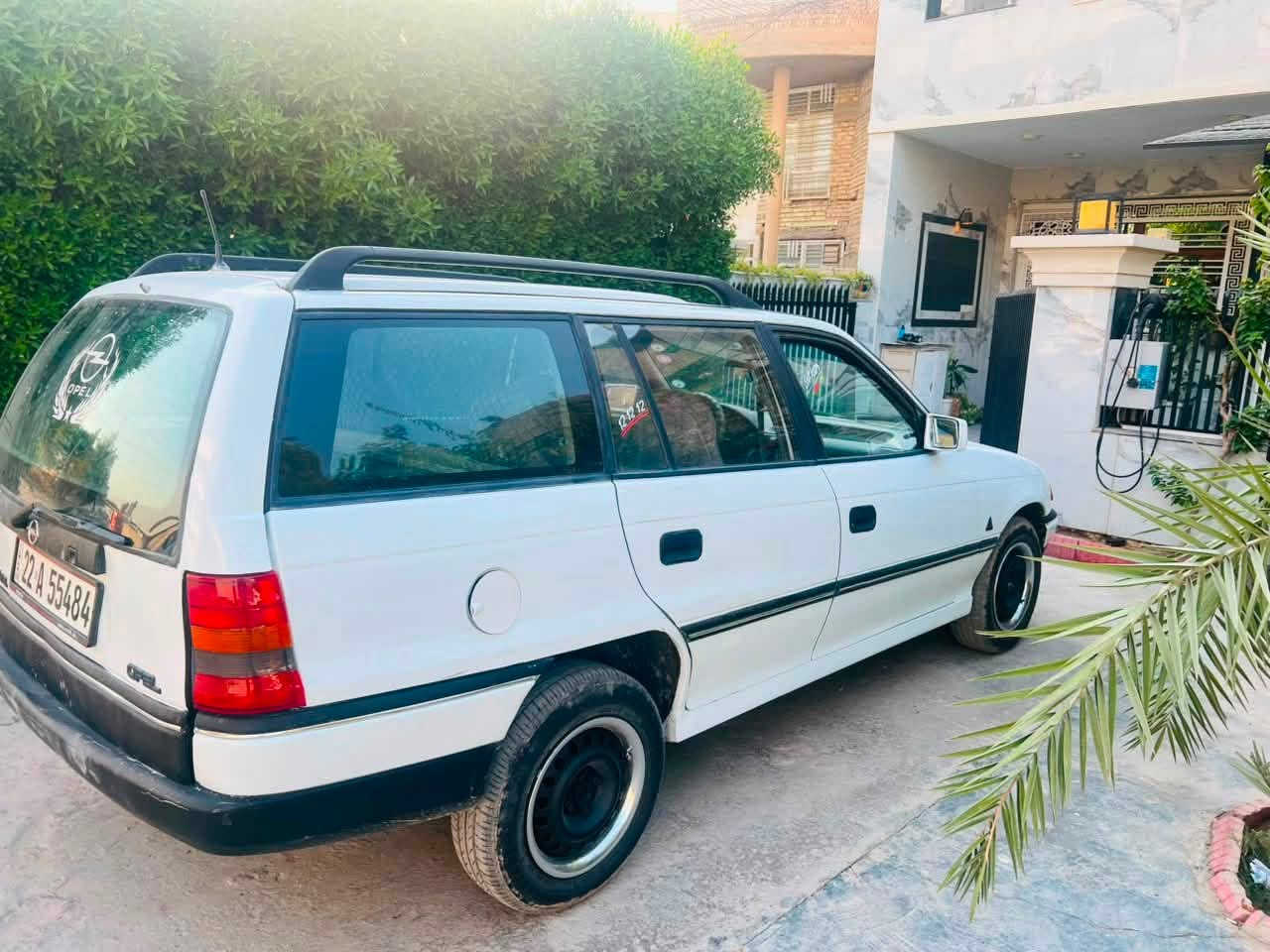 السلام عليكم
اوبل استرا F موديل 1993 ستيشن

مكينه 1.8L كابريته گير عادي 

السياره نضيفه جدا ما بيها  اي نقص بالگير والمحرك جميع الكهربائيات شغاله 

سنويه جديده وهزه جديده تحويل مباشر 

للاستفسار ***********
