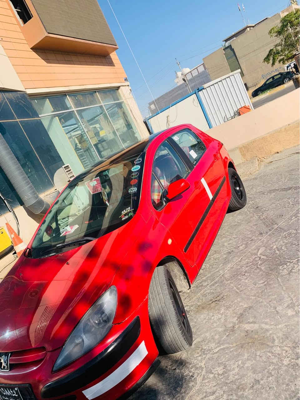 سةرةتا بةناوي خواي گةورة ماشاالله لةماري هةموو لايك  بيجو فةرةنسي موديل 2005   ئارم و سةنةوي 
گير توماتيك و عادي  و سبورت و بةفر بةشةرت     
تاقةو رةقة بةشةرت ليداني قورسي نيه ياني دةتواني بلي هةر نيتي عامه لةسةر ساخة   گير مةكينه بةشةرت تةبريت بةشةرت وةك بةفر نةبوو نةتةوي كارةباي بةشةرت قوفل مةركةزي   هةمووشتي لةسةر بيلادي  ماوة. هةتا بلي سياراي نةرم و خوش   گورينةوةش دةكةم لةسةر دل كرتن شوين هةولير. *********** أربيل, العراق
