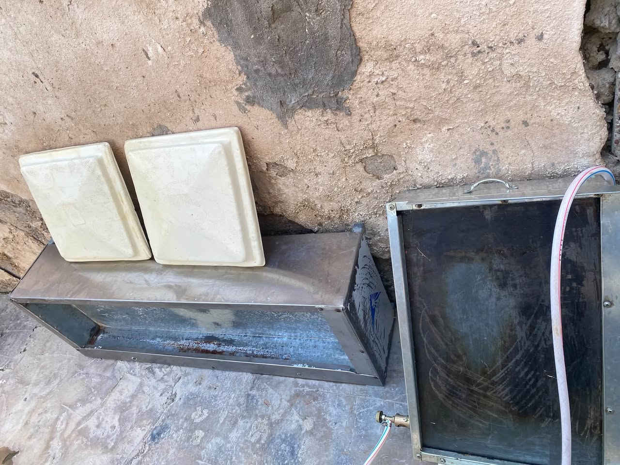ميز مطعم وي شوايه بركر وغلايه وبور مال كباب ومنقله كباب كلهن 150 الف الاستفسار ***********
