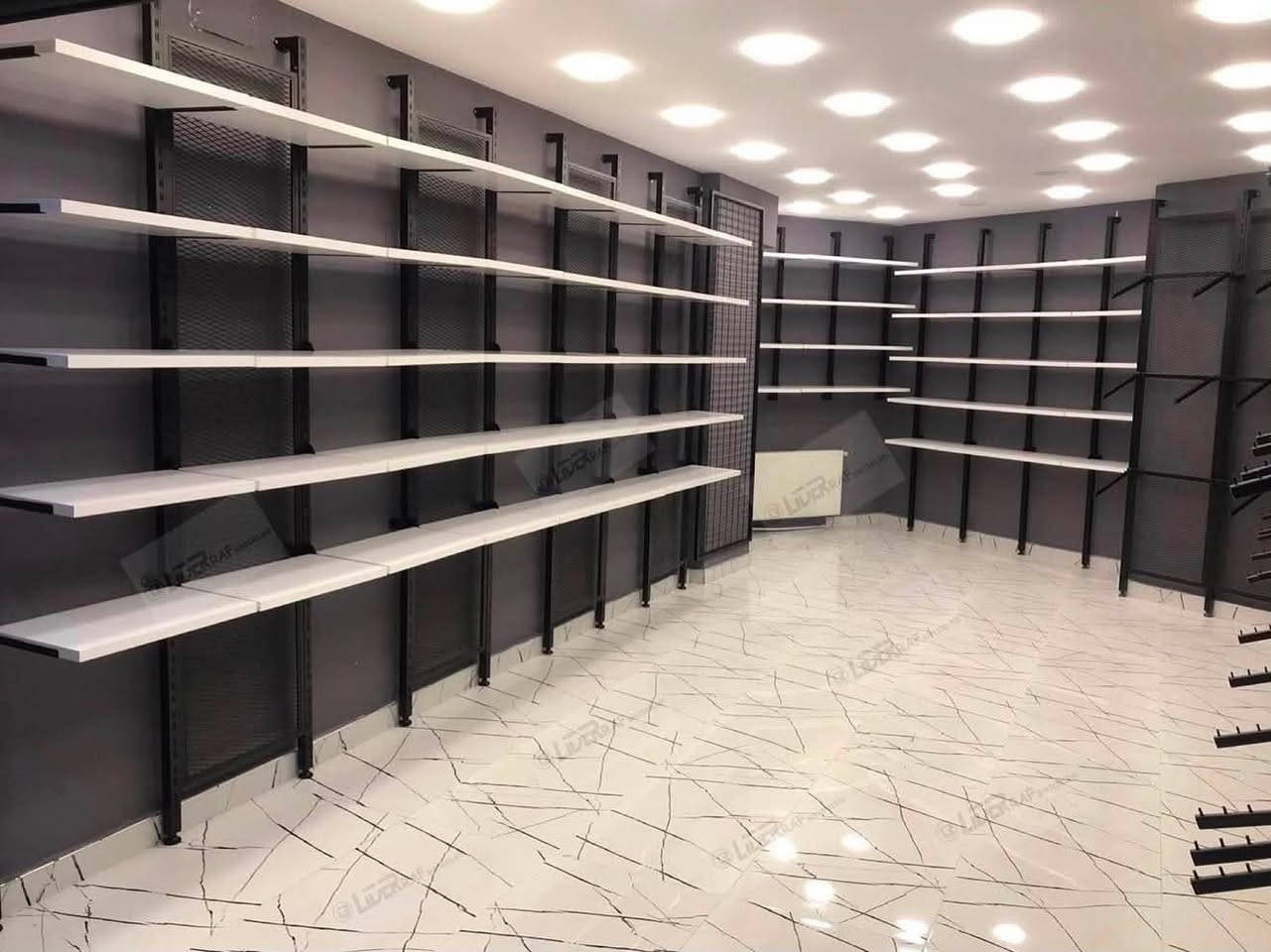 اجعل متجرك ينبض بالحياة واستقطب أنظار زائرين  من اللحظة الأولى مع رفوف عرض مصممة خصيصاً للتجار أصحاب الذوق الرفيع.
تصميم وتفصيل رفوف بأي شكل ولون تتخيله!"
تواصل واتساب فقط ***********
