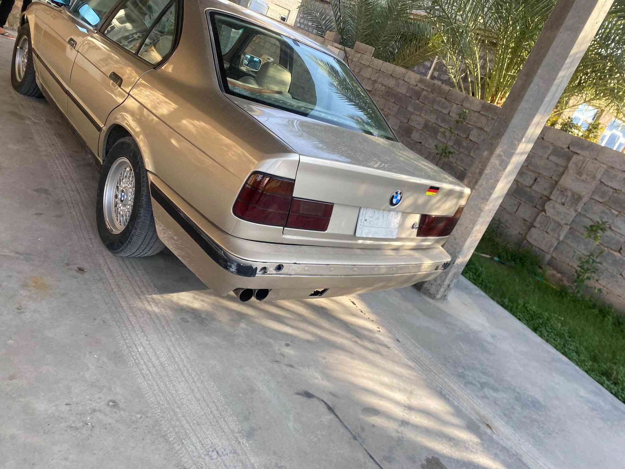 بي ام 500 محرك صقر دبل فانوص يشك الكاع السياره نضيفه حيل مشكلتهه الكير منمر ٣ مينطي نمر كالولي العقل 
السياره صبغ فقط ما بيهه قطره خويي او ضربه 
السعر 45 ورقه *********** المو شراي لا يخابرني
