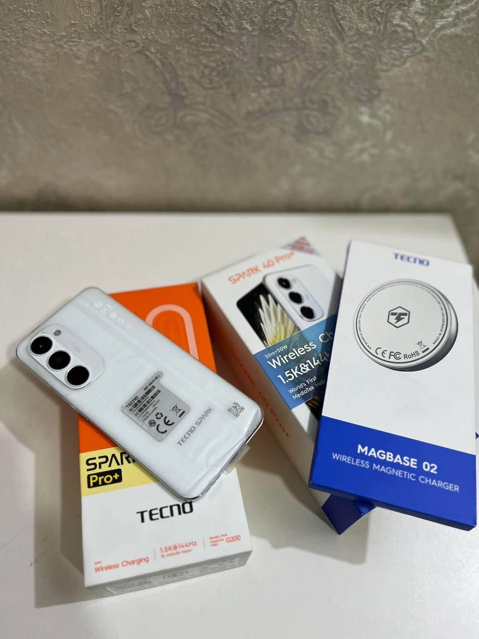 Tecno spark 40 pro plus /  تكنو سبارك 40 برو بلس
تكنو سبارك 40 برو بلس
الذاكرة 256 الرام 8+8
شاشة AMOLED 144hz

جداً نظيف مستخدم أيام ملحقات كاملة 

سعرة 275 ألف باقي التفاصيل على الخاص 

مكاني بغداد 
رقمي ***********
