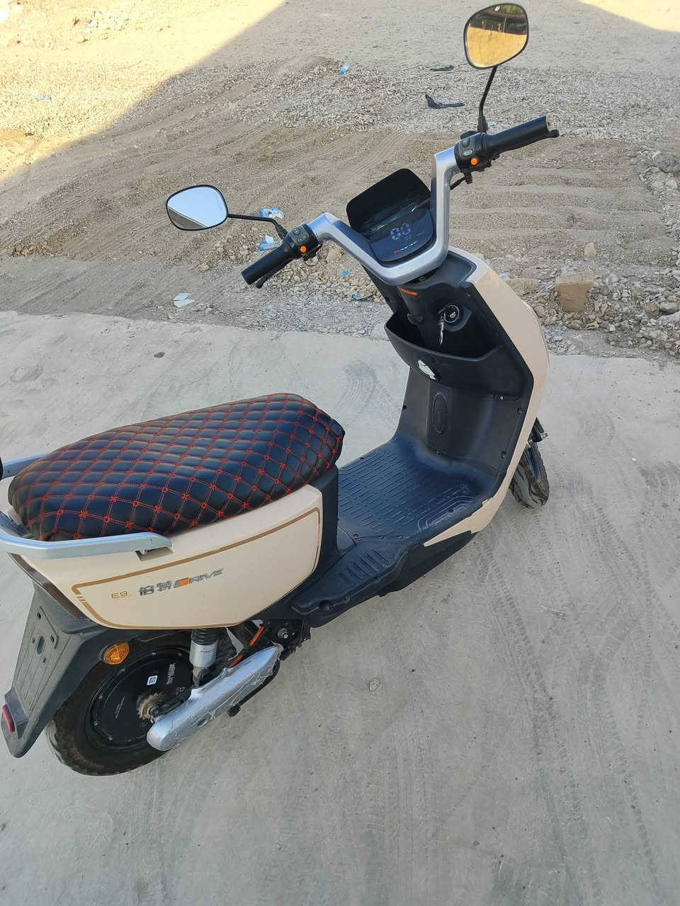 سلام عليكم.. شحن للبيع E9 2025
6 بطاريات شرط الفحص نظافتهن 90 من 100 شرط شرط انطيهن الدراجه كل عيب مابييها تمشي  شرط الفحص من عقل وملف من كلشي فقط السكان بي ثگل وميلان يرادله تعديل ماشه وصجمات يكلف 36 الى 40 الف بلزايد الدراجه بيها نضام R رجوع للخلف ونضام بارك P العنوان كركوك حي الواسطي،***********

