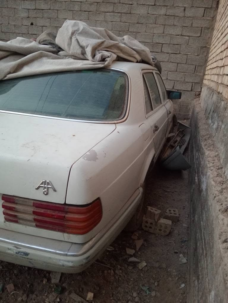 سلام عليكم جامبو موديل 89 SEL
باب طويل  دبل هورن برده كشنات كهرباء 
رقمه بغداد انكليزي 
مكينه وكير شرط 
تبريد منضومه كله جديد بس غاز طار
تخم تاير جديد 
ابيع عله وضعه انضربت صفحه عكس سايق 
مكاني شعب 
***********
سعر 35 بيه مجال بغداد, العراق

