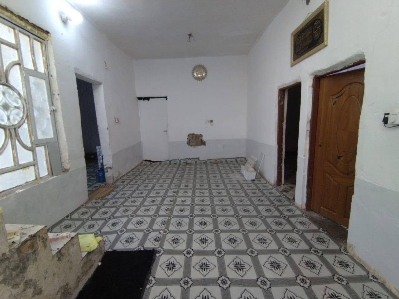 السلام عليكم بيت للبيع خلف عمارات الزيتون قرب مكتب السجاد للعقار
ومرقم من البلديه  وميزانيه كهرباء  
 مساحة 275م
 #السعر ٢٧ وبيه مجال
يتكون من كراج واستقبال كبير ومطبخ وصاله وغرفتين نوم 
 للاستفسار الاتصال ***********
المنطقة مرتبه وتبليط وكلشي متوفر 
@إشارة
