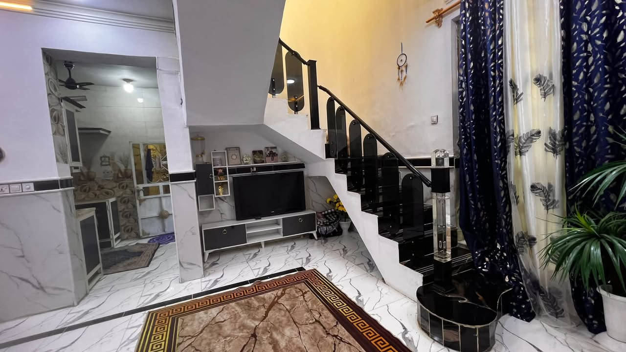 قرب معمل الغار • ١٠٠م • بناء حديث