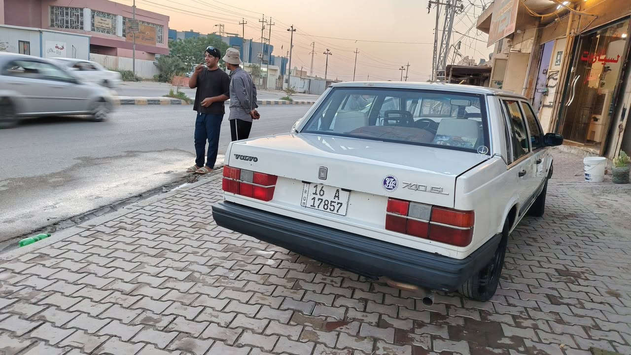 السلام عليكم فولفو 740 للبيع موديل 87 رقم انكليزي قادسيه سنويه ل2030 سياره مكفوله من الضربه والصبغ والتبديل فقط شبر صبغ السياره على وضع الشركه مكينه كير كفاله تبريد ثلج مكينه ابلاديه بخاخ السياره كير عادي كير دكمه تخم تاير حداديه كهربائيات كلها شغاله مكان السياره نجف الاستفسار ***********/*********** السعر ٣٩
