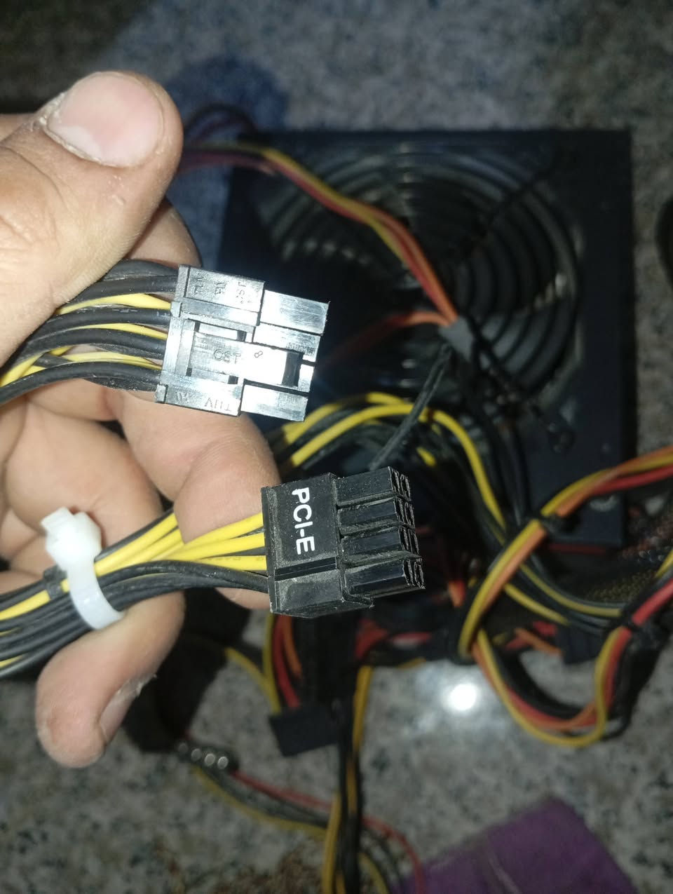 بور سبلاي ما مفتوح وضمان 30 بيه مجال توصيل موجود 
الي يريده يراسلني على ***********

