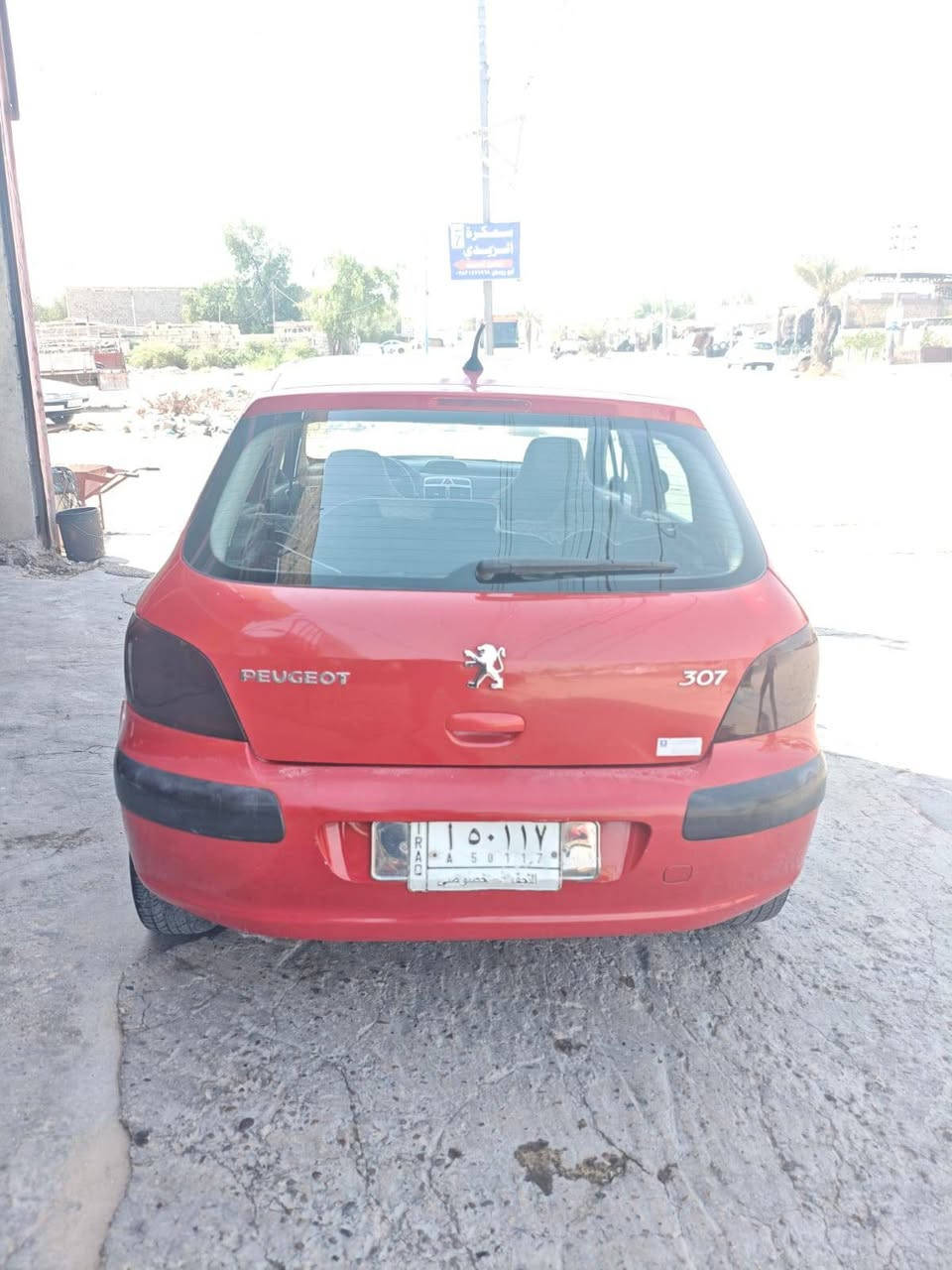 سلام عليكم سيارة بيجو فرنسي موديل 2005 مكفولة من ضربة وصبغ سيارة خير من الله من كلشي حتى تبريد ثلج بس الحدادية 60٪١٠٠ مكان سيارة النجف الااشرف تحويل ثاني  سعرها 45 ورقة وبيها مجال حك الجية رقم صاحب السيارة ***********
