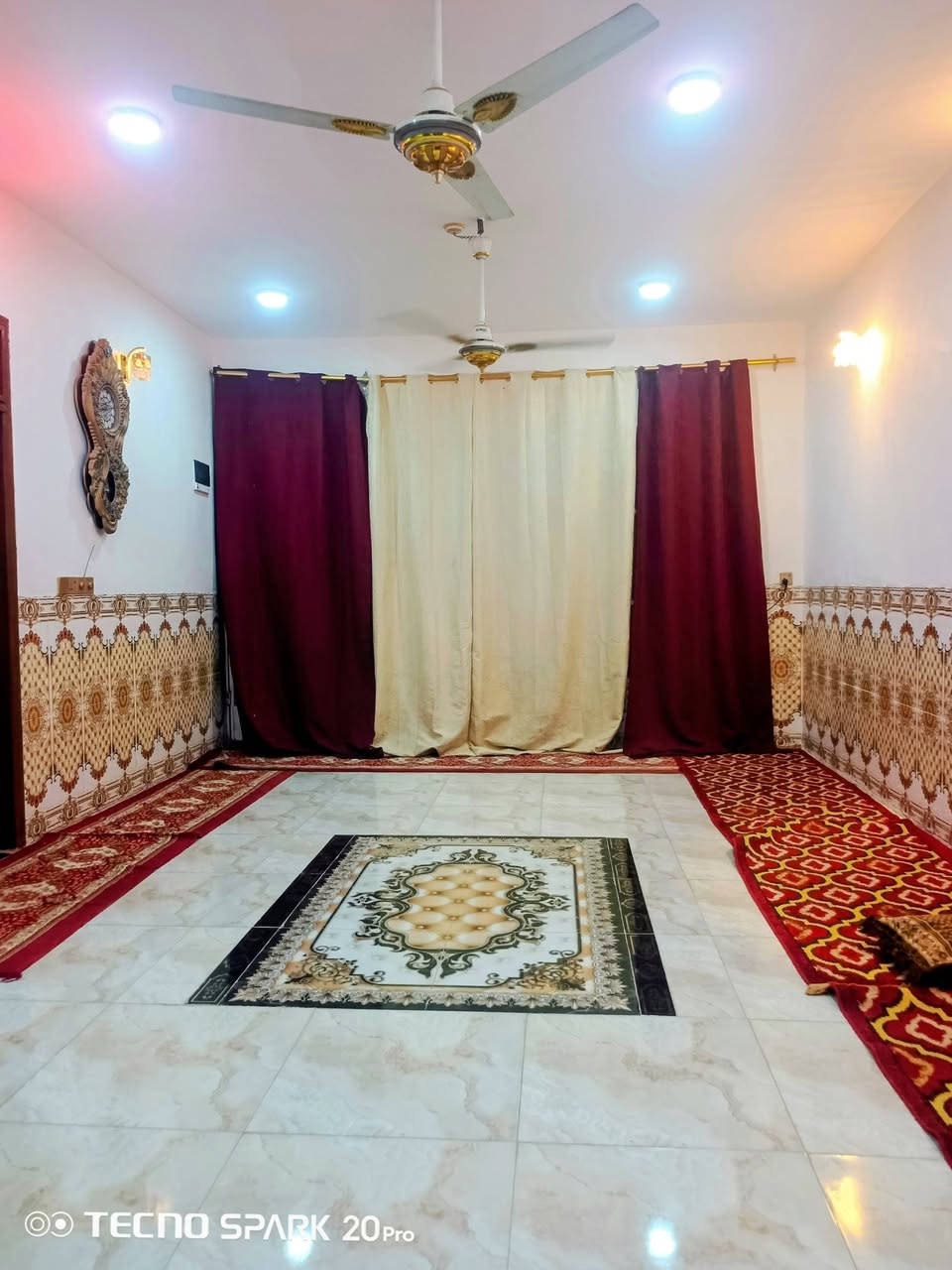 على بركة  الله يوجد بيت #للبيع المساحه( 350م) مع قطعت ارض يحتوي البيت علا غرفتين وصاله ومطبخ وستقبال وصحيات بناء جديد بيت خير من الله داخل كله سراميك جدار + ارضي مطبك  جاهز للسكن كافه الخدمات  خط كهرباء + خط مولد+ ماء اساله + تبليط (سند 25 طابو زراعي )(الموقع عفك ثريمه قرب سيد ابو عجه سعر خاص ملاحضه المو شراي لايتصل   للتواصل عبر رقم الهاتف📞(***********)
