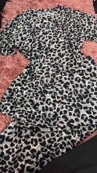 مقاسات • S L • XL 2X