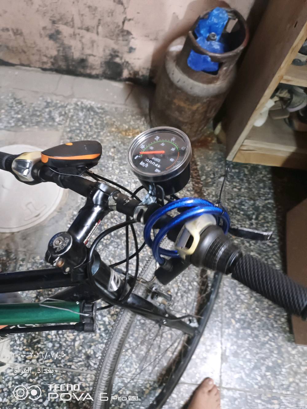 بايسكل هجين c700 نضافه 90٪ خامه المنيوم يعني أنسه شي اسمه زنجار 🚲🚲 عقرب جديد كلشي بي شغال انضف من الصوره كير شيمانو ماركه ياباني      PROGRESSIVEارجع وكول خامه المنيوم وزن خفيف ريشه بايسكل سباقات او اراضي صخريه، 👏 كشن رياضي خفيف المنيوم