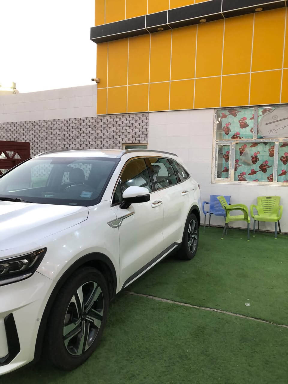 سورنتو موديل 2021 خليجي ماشية 90 الف بيها ضربة چاملق جهة السايق مبدل اصلي وبارد بالبنيد وعشرا سنتين بارد باب سايق محرك 6 سلندر كراسي جلد كهرباء جنطه شفط السعر 240 وبي مجال .للاستفسار الهاتف ***********. غير متواجد على فيسبوك
