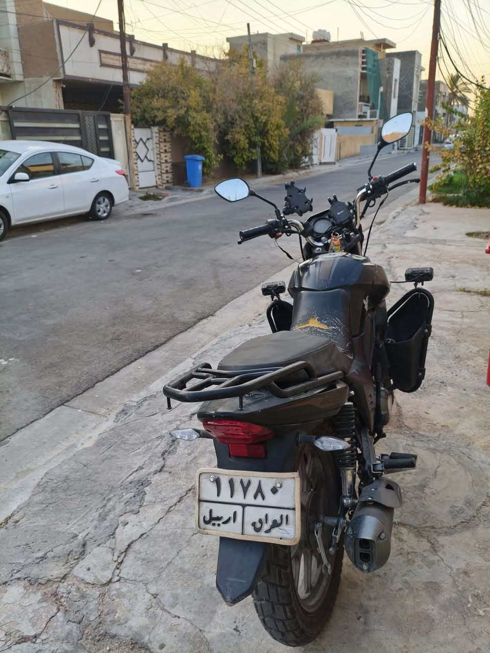 سلام عليكم
ار كي للبيع موديل 2024 مثل ما موضح بالصور نضيفه ومكفوله من الفتح بيها طعجة بالتانكي نقصها بريك خلفي واشاير امامي 
السعر 2175 
مكاني بغداد 
***********
