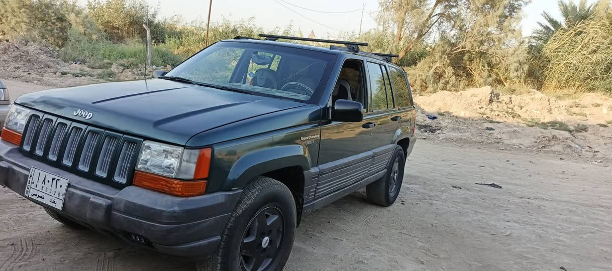 سلام عليكم  منرخصه مدير الكروب جيب شيروكي ٩٥ سياره ابلاديه وحلوه لاخياس ولاصبغ بس البنيد جارد ومصبوغ رقم بغداد امداور شرط سعر ٤٥ قفل هاتف ***********
