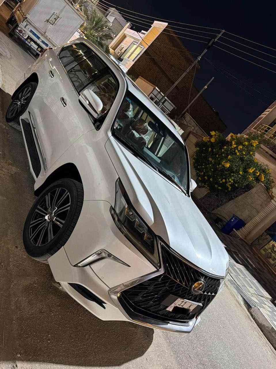 السلام عليكم لكسز للبيع مديل 2017 بريم باب اول سوبر سبورت فول مواصفات معروفه مواصفاتها ماكو داعي اذكرهن رقم بغداد بأسمي السياره مكفوله وجديده ماشيه 100 الف 
للاستفسار *********** ناصرية, ذي قار
