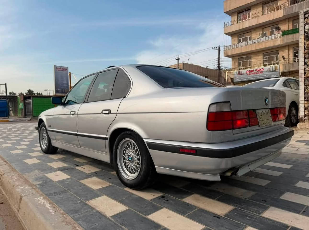 السلام عليكم
للبيع BMW (525) مسكر عدله وارد ياباني 
موديل 1991 ب اسمي تحويل مباشر رقم كركوك  
صبغه جديدة ✅
غرفة جديدة ✅
مكينة جديدة ✅
صدر جديد ✅
تبريد جديد ثلج ❄️
تخم تاير جديد ✅
زنون عالي ناصي ✅
سيارة جاهزة من كلشي 
مكان السيارة بغداد  
السعر 70$ وبيهة مجال 
للاستفسار ***********
