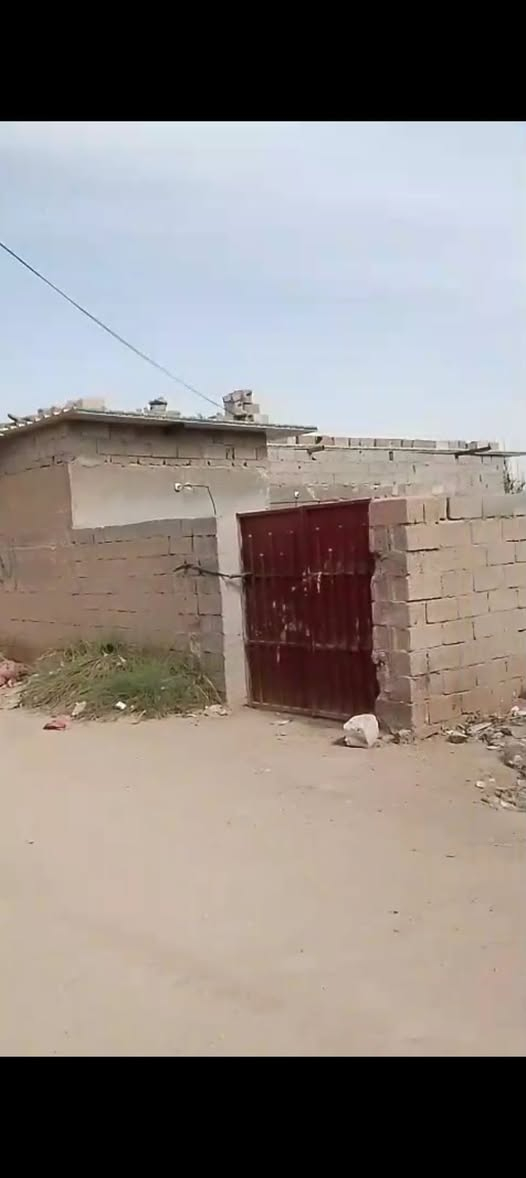 بيت سندويش • قرب أسواق كمر القريشي • مي وكهرباء