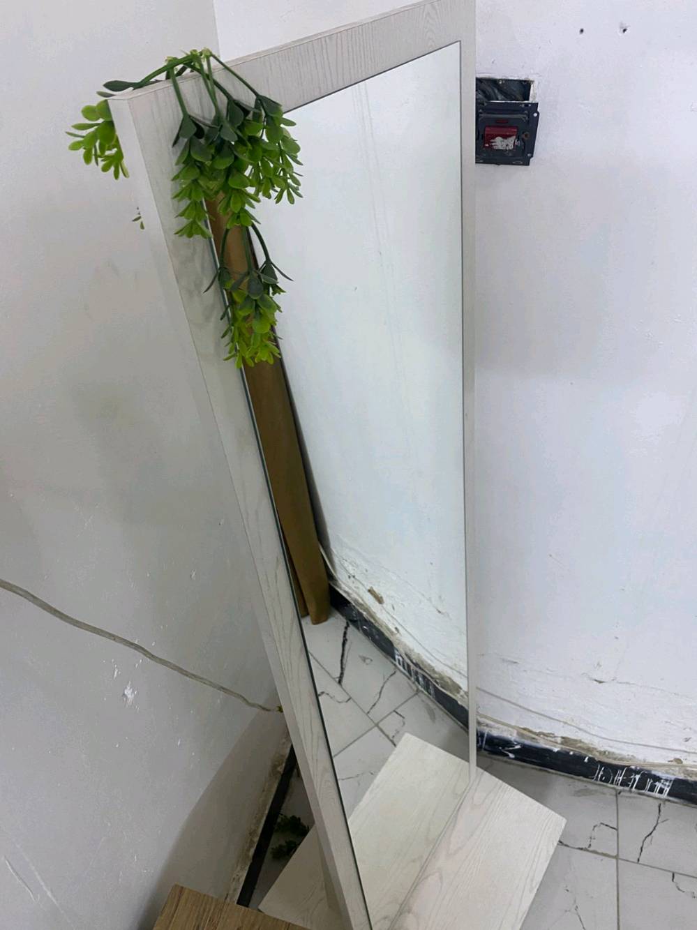 غرفة نوم تركيه مستخدمه 9 قطع
مدة استخدام سنه 
كنتور وملحق 8 باب
ميز مرايه
جربايه ميز جربايه عدد 2
وشازلون
مرايه طويله
جرارات + طبله
السعر 900 الف وبيهه مجال بسيط