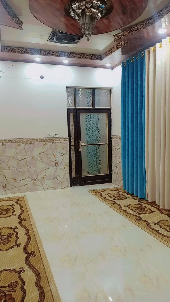 دار للبيع  100متر السعر32وبي مجال
يحتوي علىٰ غرفه وصاله وستقبال ومطبخ وصحيات داخليه وخارجيه  ومنو ر سطح كامل طابو زراعي سند 25 
البناء طابوك سقف عكاده

عنوانه نجف كوفه حي ميسان  شارع  سكله الكرعاوي ***********

