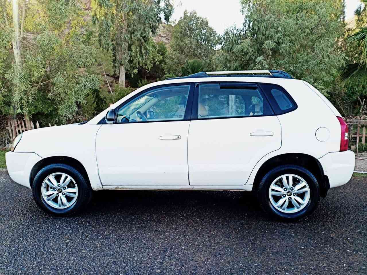 توكسان موديل 2009 ً سنويه. مطلوب سنتين

السياره ما بيها صبغ نظيفه ومرتبه 

سعرها 105$وبيها مجال بسيط 

رقم هاتف ***********
