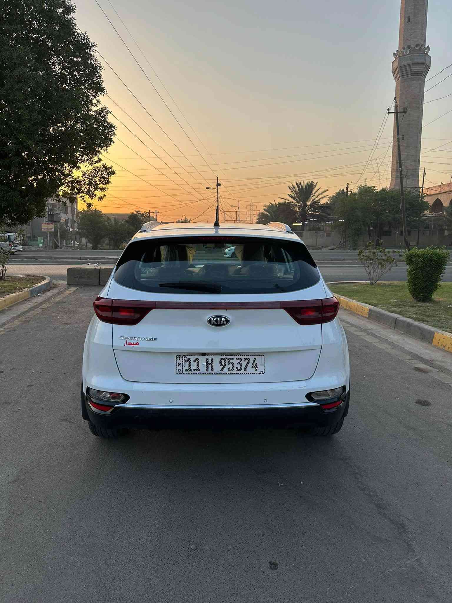السلام عليكم 
كيا سبورتج 2021 خليجي الشركة الدوليه للبيع
السياره نص فول 
حساسات امامي وخلفي 
وشاشه جبيره 
وتحكمات استيرن
وكامره خلفيه
مواصفاتها معروفه 
بيها 3 مكانات بارد PDR على كد شبر واقل  
والسونار بالخاص
السعر 183$ وبيها مجال شي بسيط
العنوان بغداد السيديه
الرقم ***********
