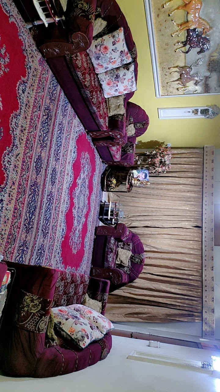 👋 سلام عليكم 👋
---------------

🔴 دار 🏠 للبيع 🔴

---------------

🔴 مكان / بغداد / الشعب / شارع الصحه مقابيل جامع ( قباء ) سابقا ( الامام الحسن ) حالياً 

---------------

🔴 نوع العقار 🔴 ملك صرف

---------------      -----------

🔴 المسـاحه 📐    269 متر 

🔵الواجه 8   متر وشويه 

🔵 النزال 33 متر  

---------------

🔴 مواصفات البناء 🔴

🔵 بناء طابقين 🔵

---------------

🟡 الطابق الارضي 🟡

🟡 طرمه تستوعب سياراين 🚗 بجانبها حديقه بنفس المساحه 

🟡 مطبخ 🍽️ + مخزن 🧺

🟡 استقبال ضيوف 🤝

🟡 صاله ( هول ) 🛋️📺

🟡 غرف نوم 🛌 عدد 2 

🟡 صحيات 🚾 عدد 2 +🚿 حمام🛁 + غرفه غساله 

🟡 منور ( ترك ) عدد 2 

---------------

🟣 الطابق الاول 🟣

---------------

🟣صاله ( هول ) 🛋️

🟣 غرف نوم 🛌 عدد 2

🟣 صحيات 🚽 حمام 🛁 مزدوج

---------------

⚫ سطح عدد 2 ناصي او عالي 

---------------

👁️‍🗨️ ملاحظه 🔴 كل👆 المذكور فوك مساحات واسعه 

---------------

🔴 للاستفسار اكثر 🔴

---------------

 *********** 

📞 بي واتس آب 📱

---------------

السعر 350 وبي مجال للشراي

