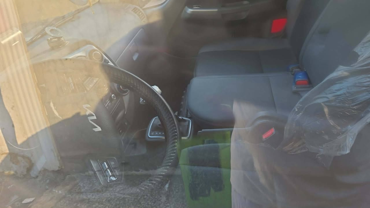 كيا حمل غاز موديل 2024 سياره جديده ماشيه 5500باسمه رقم بغداد  *********** كفاله عامه او مراوس بكنتر حديث ٢٢ فما فوق
