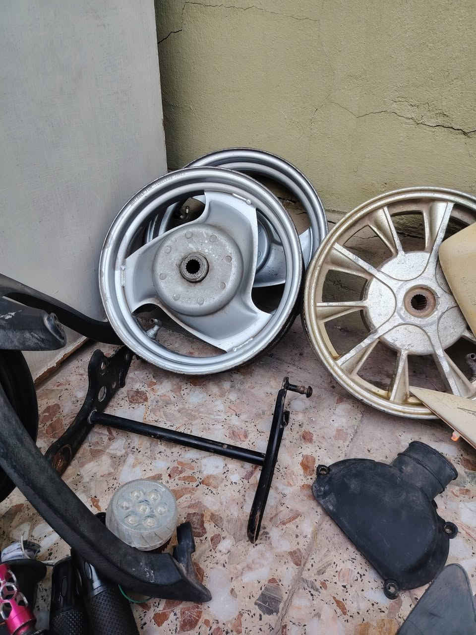 لسلام عليكم شباب غراض ماكس عدله وبوليس كله أصلي وشغال غراض جوه سوك شنو اليعجبك راسلني و َتدلل *********** مكاني نجف حي العسكري

