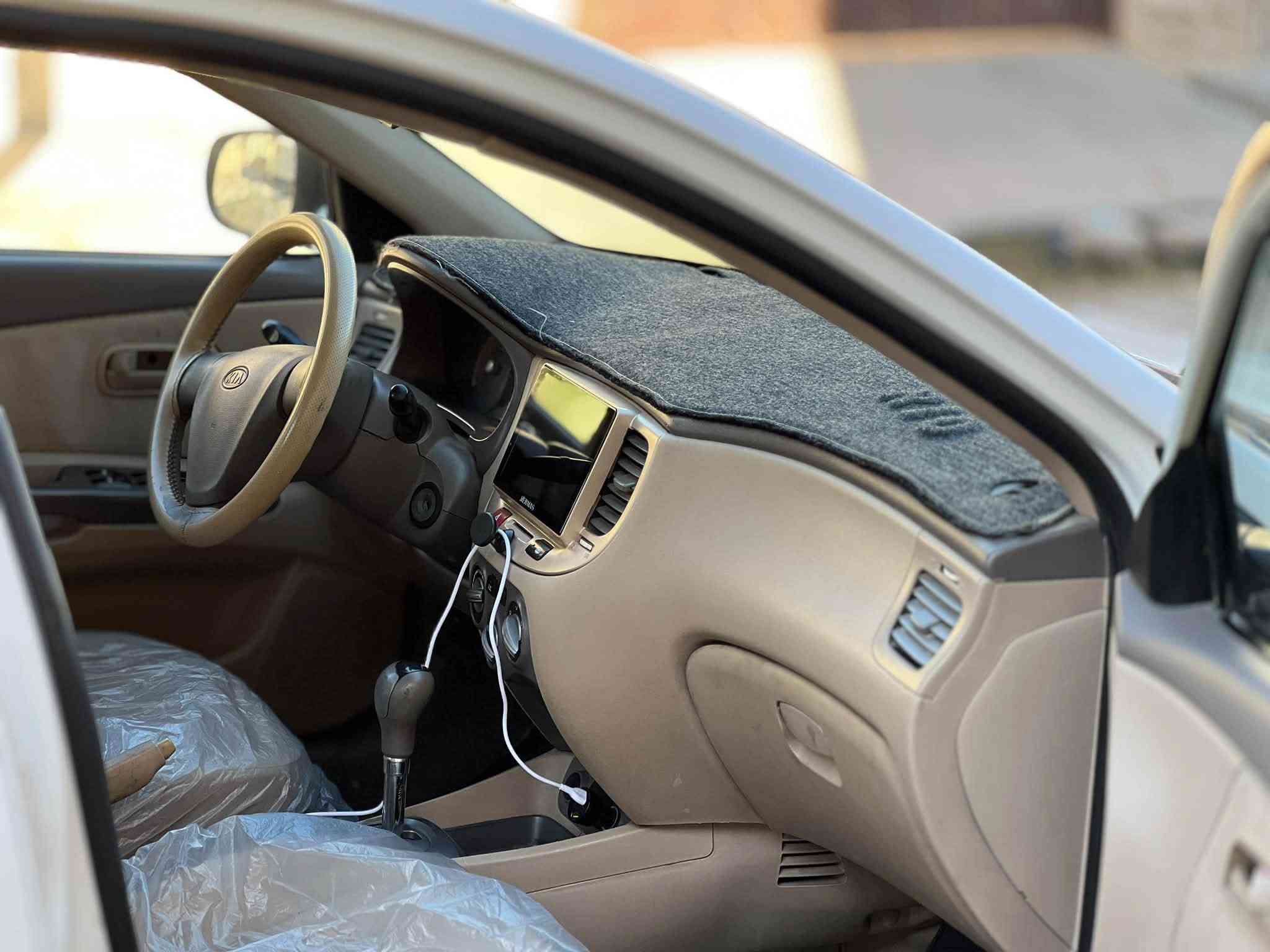 كيا ريو محرك 14
موديل 12 بدون ضرر
رقم اربيل سنويه هزه ماساقطه السياره باسمي شرط التحويل 
داخلها حيل نظيف تدفئه تبريد شاشه كار بلي وكامره
صدر امامي نص عمر، باتري جديد  
رايدها 87 وبيها مجال 
ترهم مراوس 
متواجد فقط واتساب
***********
