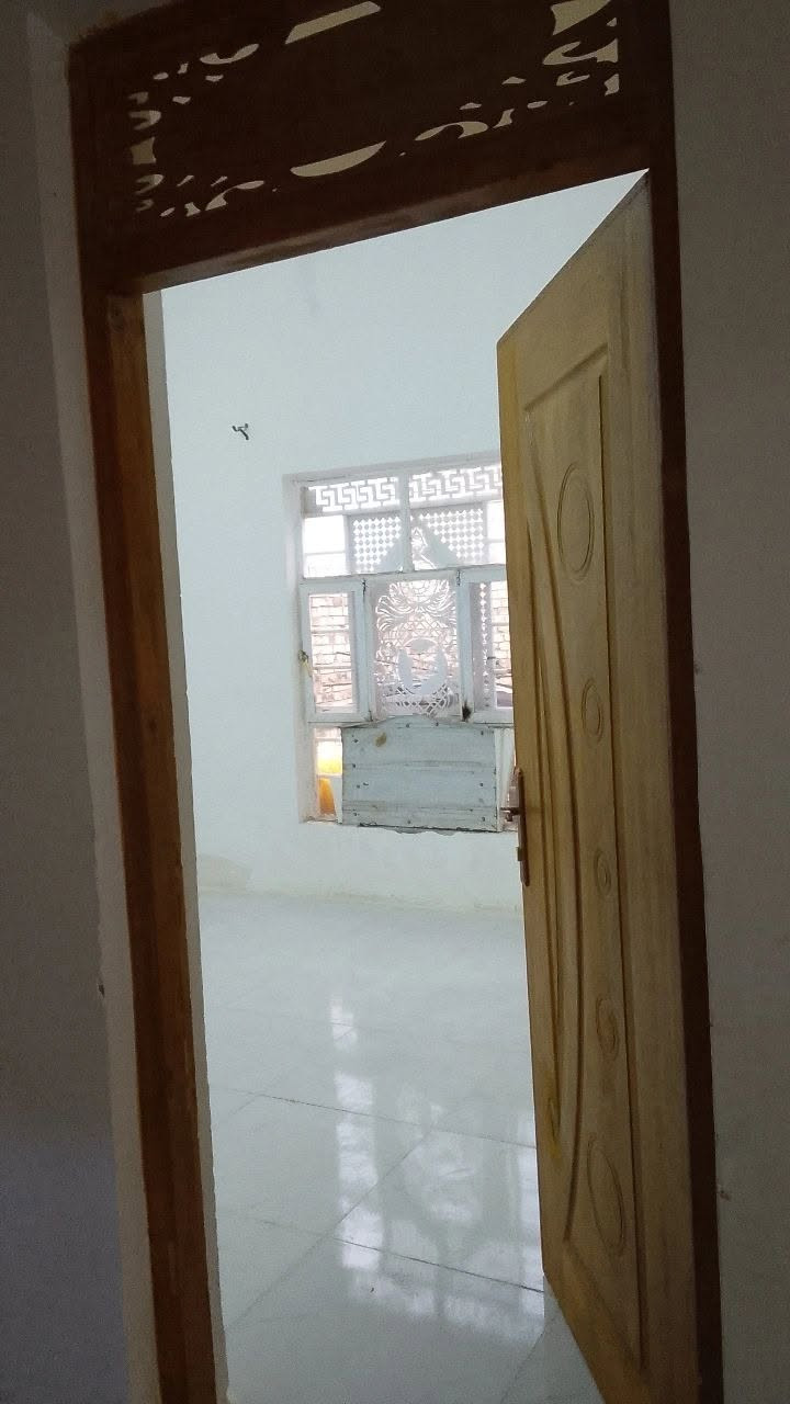 بيت للايجار 
طارمه ،مطبخ، استقبال ،غرف ٢ ،  منور،صحيات داخليه وخارجيه 
العنوان 
ام الخيل شارع المسبح الاولمبي خلف سكه القطار
الرقم
***********
