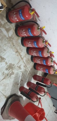 مطفايات • ٩ قطع • باترينة موبايلات