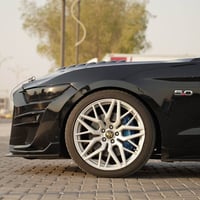 8 سلندر • 5000 سي سي • بدون ايرباك