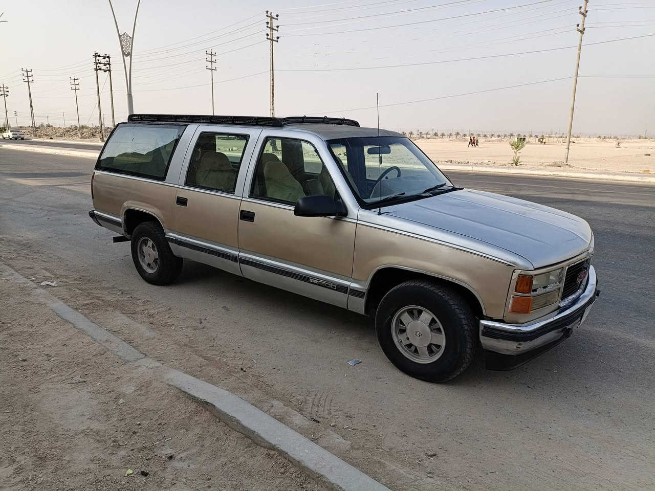 السلام عليكم
جمسي موديل 1995 مكينه 350 وگير700 ٫ خير من الله سياره جاهزة حداده تخم تايـر ٫سنويه لغاية2027 علمأ"التحويل مباشر 
السعر:27
العنوان: البصره 
رقم الهاتف :***********
