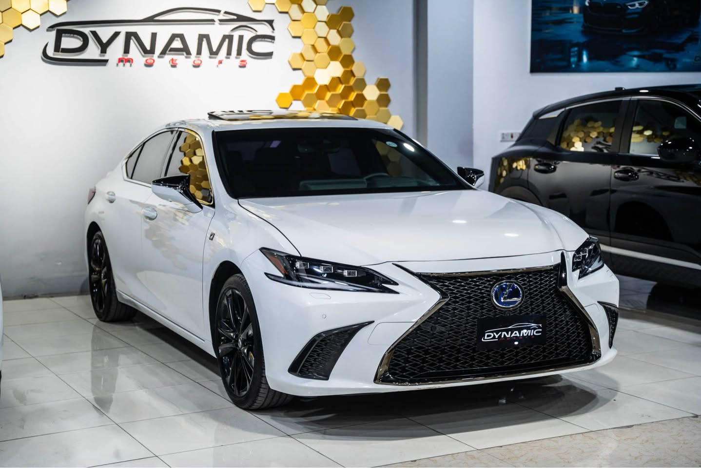 2024 LEXUS ES, 300H F SPORT HANDLING
دعامية ل دعامية كفالة عام فقط تعديل صغير
‏‎موديل :2024
‎‏‎عدد الأميال :34,000ميل
‎مواصفات : فول 
‎‏‎سلندر :  ٤سلندر هايبريد  
‎‏‎لون :  ابيض 
‎لون داخل : اسود
‎ضرر: فقط تعديل بارد 
ارباك : كل شركة ما طاك✅✅  
 سيارة رقم موقط
‎مكان اربيل  شارع حديد و خشب قريب جامع جليل خياط شركة  دايناميك موتورز 
‎‏‎من المعلومات الرجاء التصل علي وتس اب
                                                                                             ***********
================ أربيل, العراق
