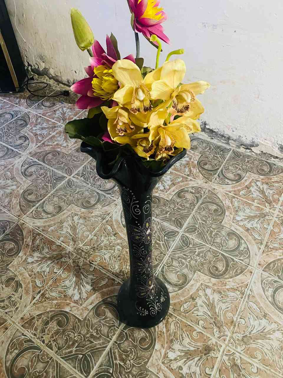 مزهريات للبيع 2كبار بيهن ورد سعر الوحده 25ثنينهن ب50 وبيهن مجال نضيفات جدد.
