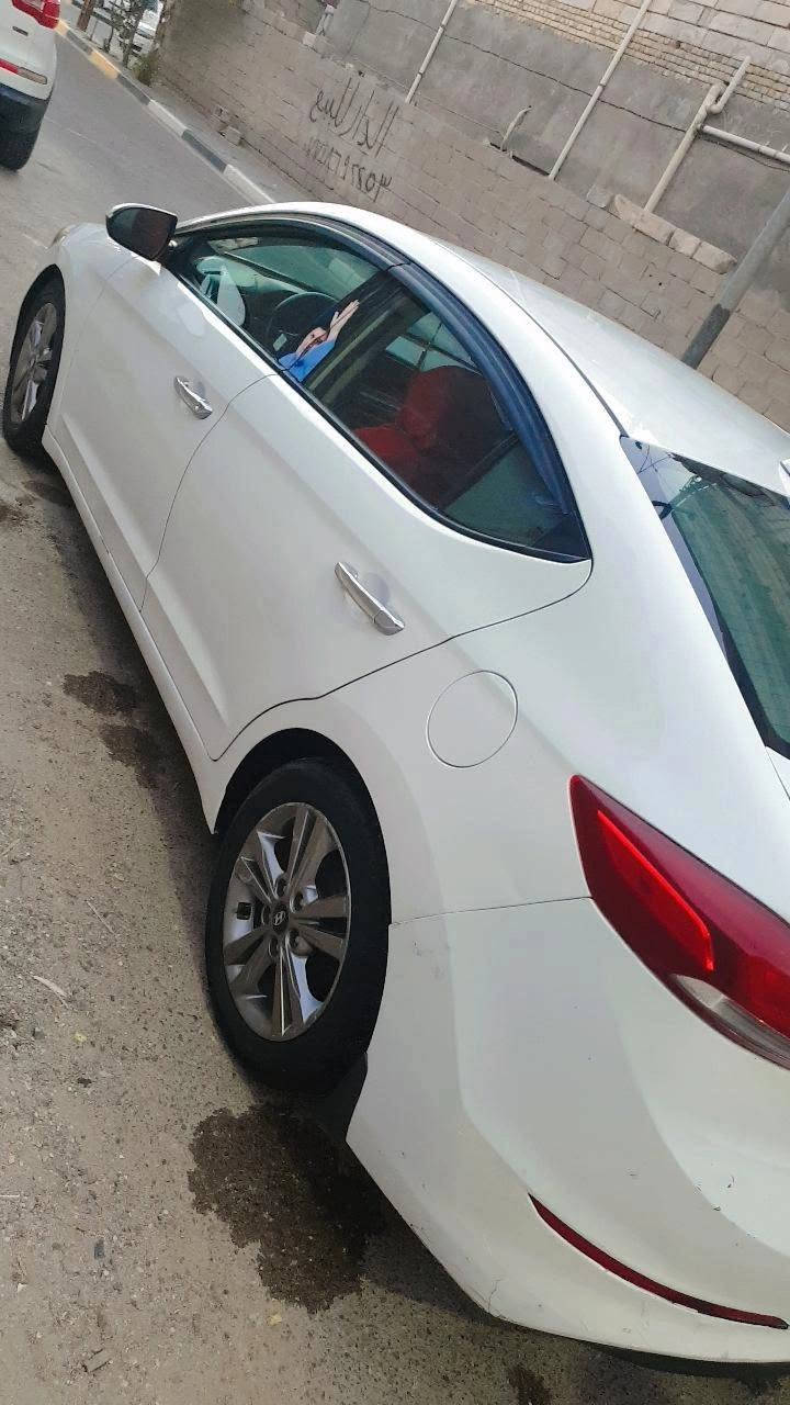 السلام عليكم
النترا مديل 2018 
امريكي 
 
السياره جاهزه. 
مكينه. 2000 دوش مكفوله 
كيرها اي تي مكفول.
تخم ويل كب 
تبريد ثلج ⛄️ 
تتفئه. 
مواصفات نص معروفه 
شاشه بلاد 
كامره بلاد 
رادرات جانبيه. 
تتفئه كشنات. 
وبعد بيها مواصفات.  
السياره بسمي 
رقم جديده هزه جديده 
مكان بصره دور شرطه 
السعر113 وبيها مجال 
ملاحض وين ميعجبك تفحص افحص مع سونار موجود***********

