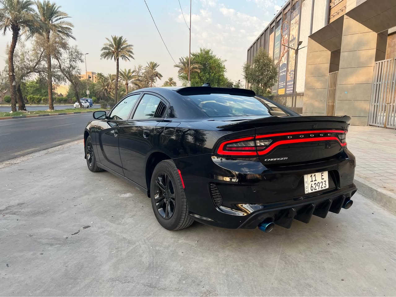 السلام عليكم 
دوج جارجر موديل 23 SXT اصدار اخير 
محرك 3600 
ماشيه 10 K بعدهي زيرو 
كشنات حضن 
ويل 17 وتايرات اصلي الامريكي مشلن 
كت اس ارتي الجديد 
السياره جاهزه ماتصرف عليها 
الحادث جاملغ وبنيد 
صور الحادث المراسله واتساب 
السعر210 ورقه 
للاتصال والاستفسار ☎️
*********** بغداد, العراق
