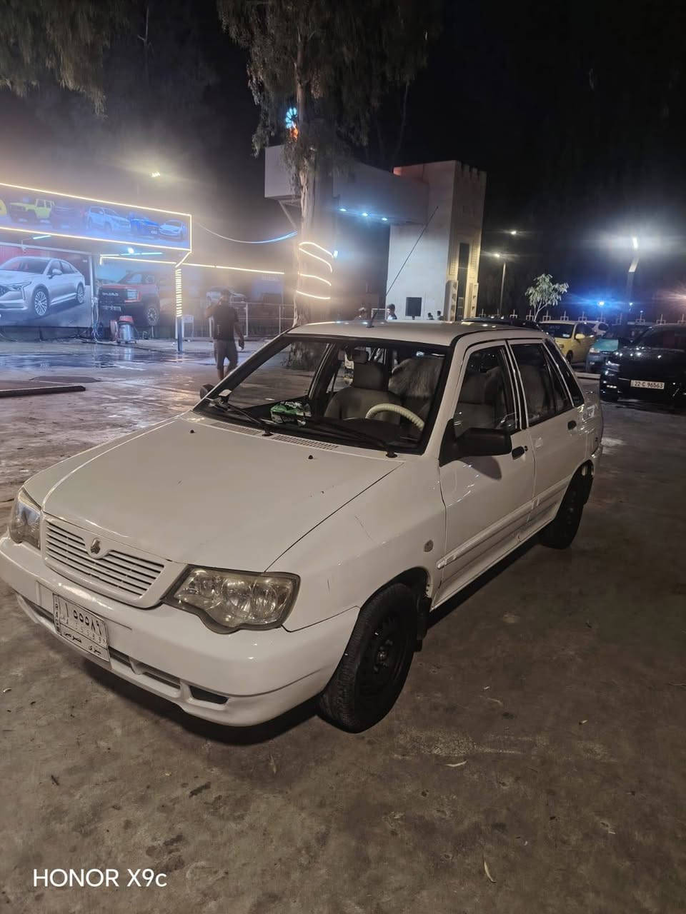 سايبا للبيع.. سيارة نظيفة وخير من الله 🚗✨
​السعر: 33 ورقة (وبيها مجال قليل للطيبين)
​المواصفات:
​قفل مركزي
​تبريد ثلج ❄️
​مسجل بلوتوث 🎶
​كابون بنزين
​البودي: بيها حزام للجمالية فقط، بدون قطرة معجون.. السيارة نظيفة وجديدة.
​الملاحظات: بيها أثر نفخ بسيط (السيارة منصوبة وجاهزة).
​📲 للتواصل: *********** (الرقم بيه واتساب

نص مكتوب في الصور:
- HONOR X9c
