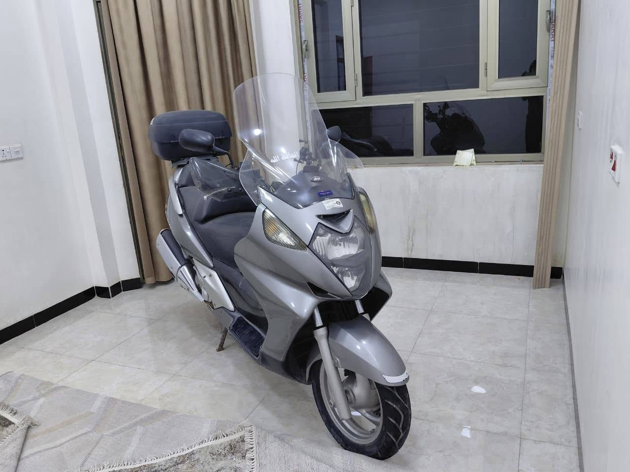 سلفر ونج 600 🔥 
🏍️ سلفر ونج 600 بحالة نضيفة جدًا
💰 السعر: 25 ورقة و بيعا مجال للطيبين
📋 داخلة كمرك وجمارك
🛞 كفرات فول
⚙️ المكينة نشطة فول
✨ دراجة نضيفة، شغل واطلع
ما ماشية 38 الف
مكاني بغداد التاجيات
دراجة جاهزة وتستاهل تجي و تشوف بعينك
📩 للاستفسار والتفاصيل راسلنا عل رقم
+964 776 655 1322
***********
