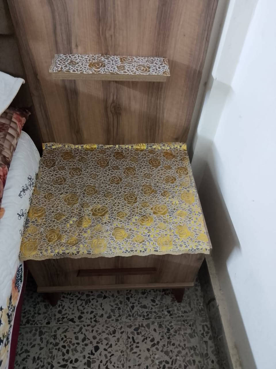 السلام عليكم
غرفة نوم تركيا نظيفة حيل 
السعر ٥٥٠ وبيها مجال 
العنوان بغداد زيونه
الهاتف ***********

