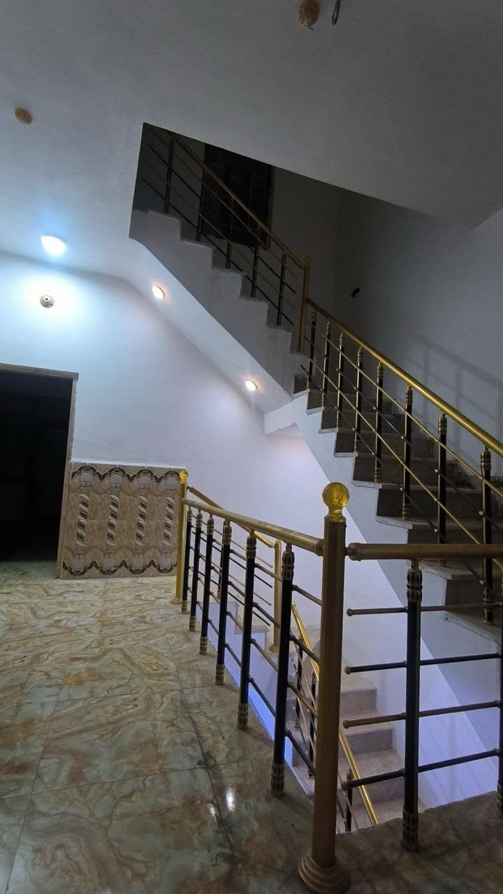 ⭕بيت للبيع طابو صرف 
العنوان / حي التضحية شارع العيادة قرب صيدلية هدير الخالدي 
_ البيت طابقين 120 متر 6×20 
ثلاث غرف نوم مساحتهن 5ونص× 4 و 6×5
صحيات عدد 3 ومنور ومطبخ وديوانية 
السعر بالخاص
الرقم // *********** ناصرية, ذي قار
