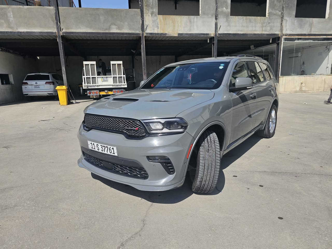 ***********
السيارة رقم بغداد ومكانها بالبصرة 
دوج دورنكو 
موديل السيارة 2022
فئة GT-plus جيتي بلاس
المحرك 3600 ستة سلندر 
بصمة 
تشغيل عن بعد 
فتحة سقف 
ستيرن كهرباء 
شفتات كير بالستيرن
تحكم ستيرن كامل 
رادار امامي مانع تصادم 
رادار جانبي النقطه العمياء 
رادار خلفي 
حساسات خلفية 
كاميرا دوارة 
ابل كار بلي 
اندرويد اوتو 
كشنات منفصلةvip
كشنات كهرباء 
ذاكرة خزن  كشن السائق 
كشنات تدفئة 
مري قلاب عند الرجوع 
الصندوق الخلفي كهرباء 
اوتو ستارت ستوب 
تبريد 3 قطع مركزي 
مراة جانبية هيتر 
وضعيات قيادة سبورت وايكو 
رقم بغداد ممشى السيارة 27000 
حادث السيارة سرقة قطع يعني السيارة مابيها حادث وما مدعومة وتكدر تشوف صور الحادث 
السعر 285 وتجي تشوفها وماتطلع من يمي الا وانت راضي. والسلام عليكم ورحمة الله وبركاته Singapore
