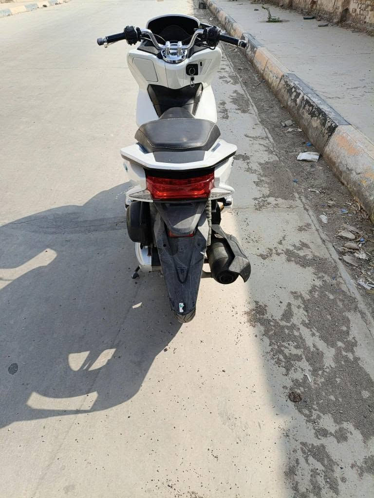 PCX • الجيل الثاني • مجال للشراي