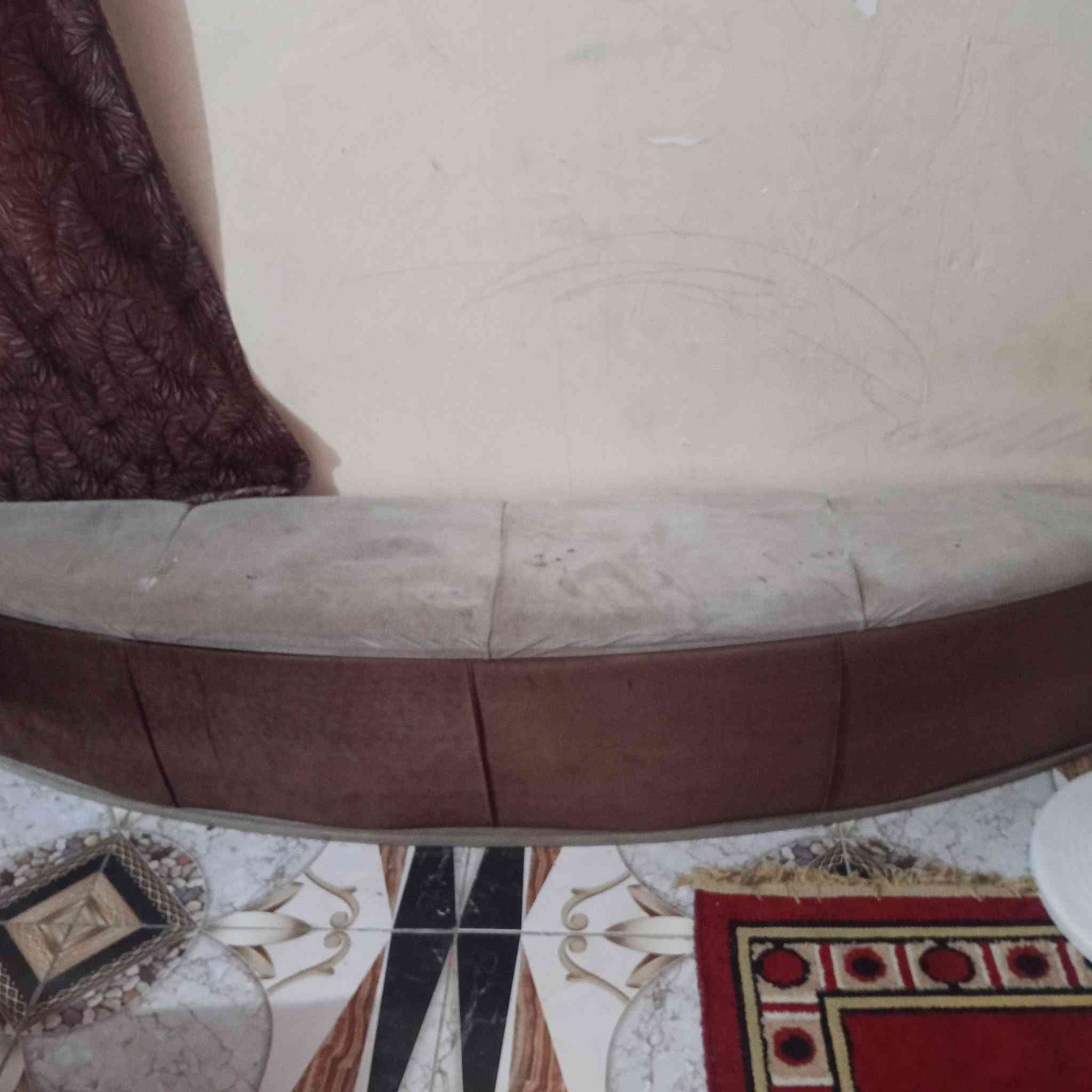 سلام عليكم للبيع غرفه نوع تركي ثقيل السعر ٩٠٠ وبيه مجال العنوان واسط قطعه صويره رقم الهاتف
***********

