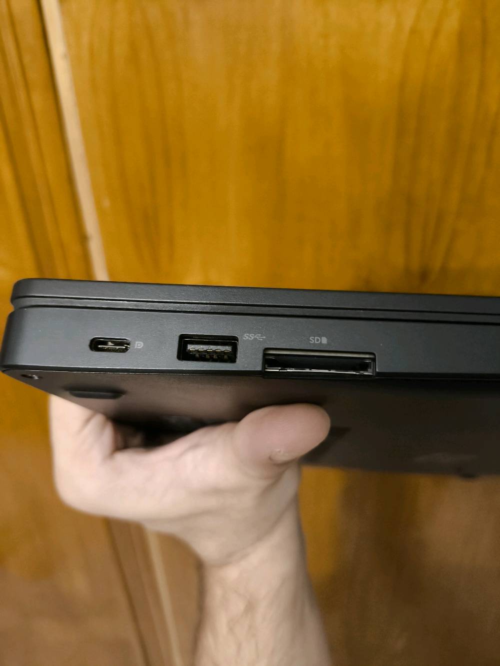 موجود dell Latitude 5580
معالج i5 جيل 6
كرت شاشة داخلي intel graphic card 
رام 4 كيكا ddr4 
هارد m.2 256 
البطارية من ساعتين الى 3 ساعات استخدام
الملحقات شاحنة