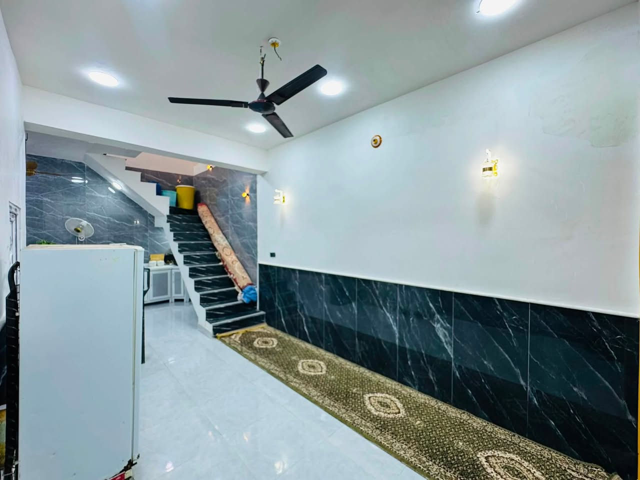 بيت للبيع طابو صرف

📐 100م – نجف / مجمع بيتي

مقابل مجمع الأميرات 

🏠 غرفة، صالة، استقبال، مطبخ

🚿 صحيات (2) + مكشوفة

⚡ جميع الخدمات متوفرة

شغل مال جناي 

💰 السعر67 مليون (وبي مجال )

سعر معه إكمال النواقص 
***********
