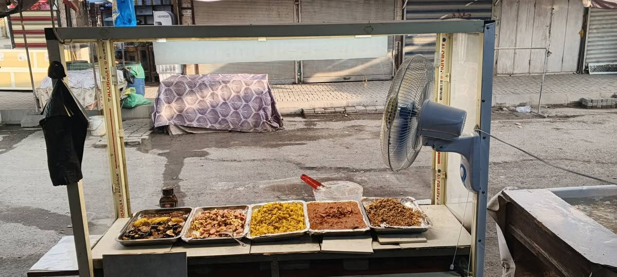 متر ونص • يحتاج سيراميك • طباخ ٣عين